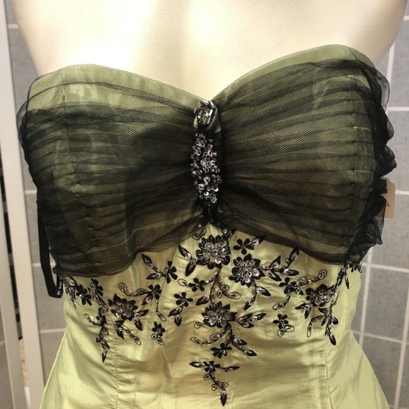 Niki Livas,Woman,Dress Formal Cocktail,Green Lemon, size 12,rhinestone `n lace.! - Picture 6 of 14